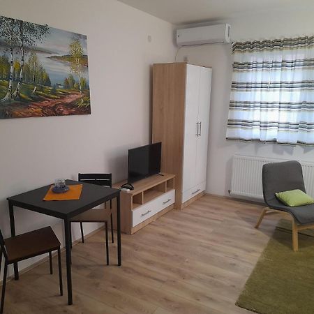 Ni V & V Studio Apartments מראה חיצוני תמונה
