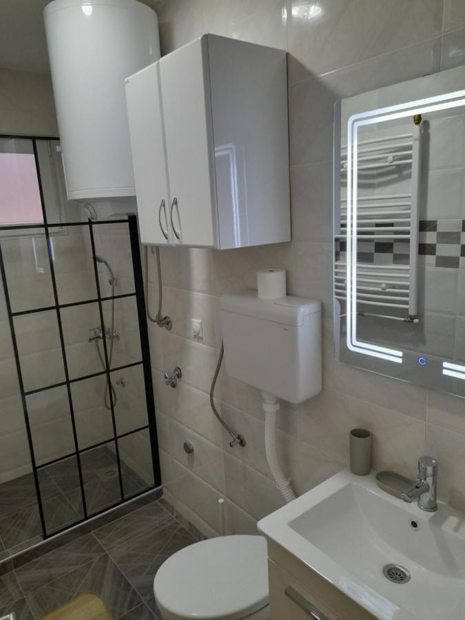 Ni V & V Studio Apartments מראה חיצוני תמונה