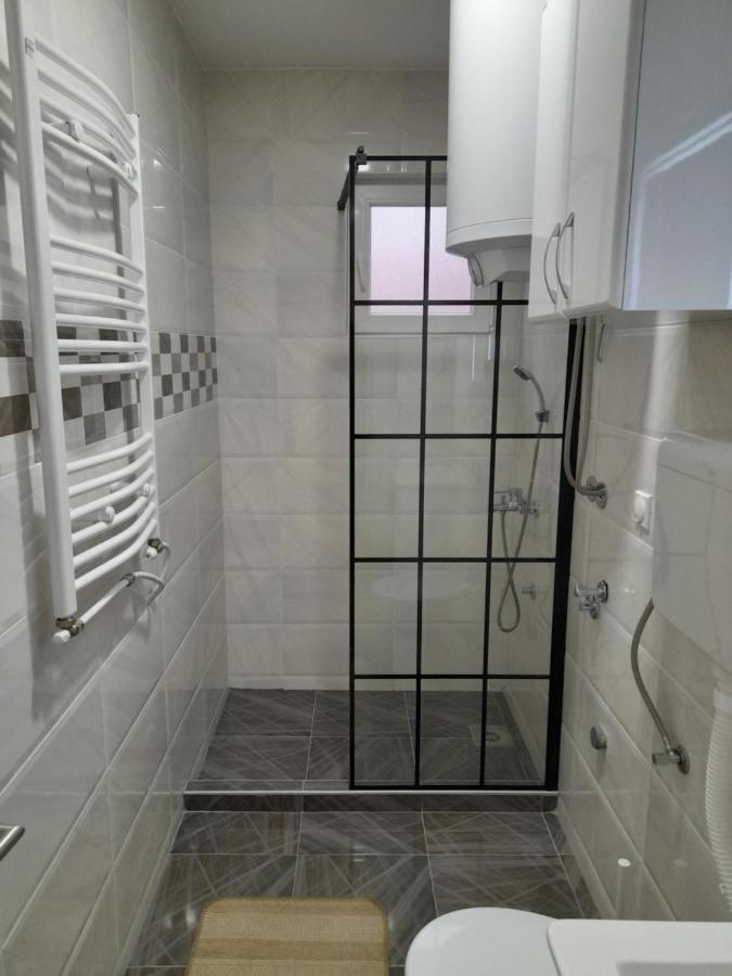 Ni V & V Studio Apartments מראה חיצוני תמונה